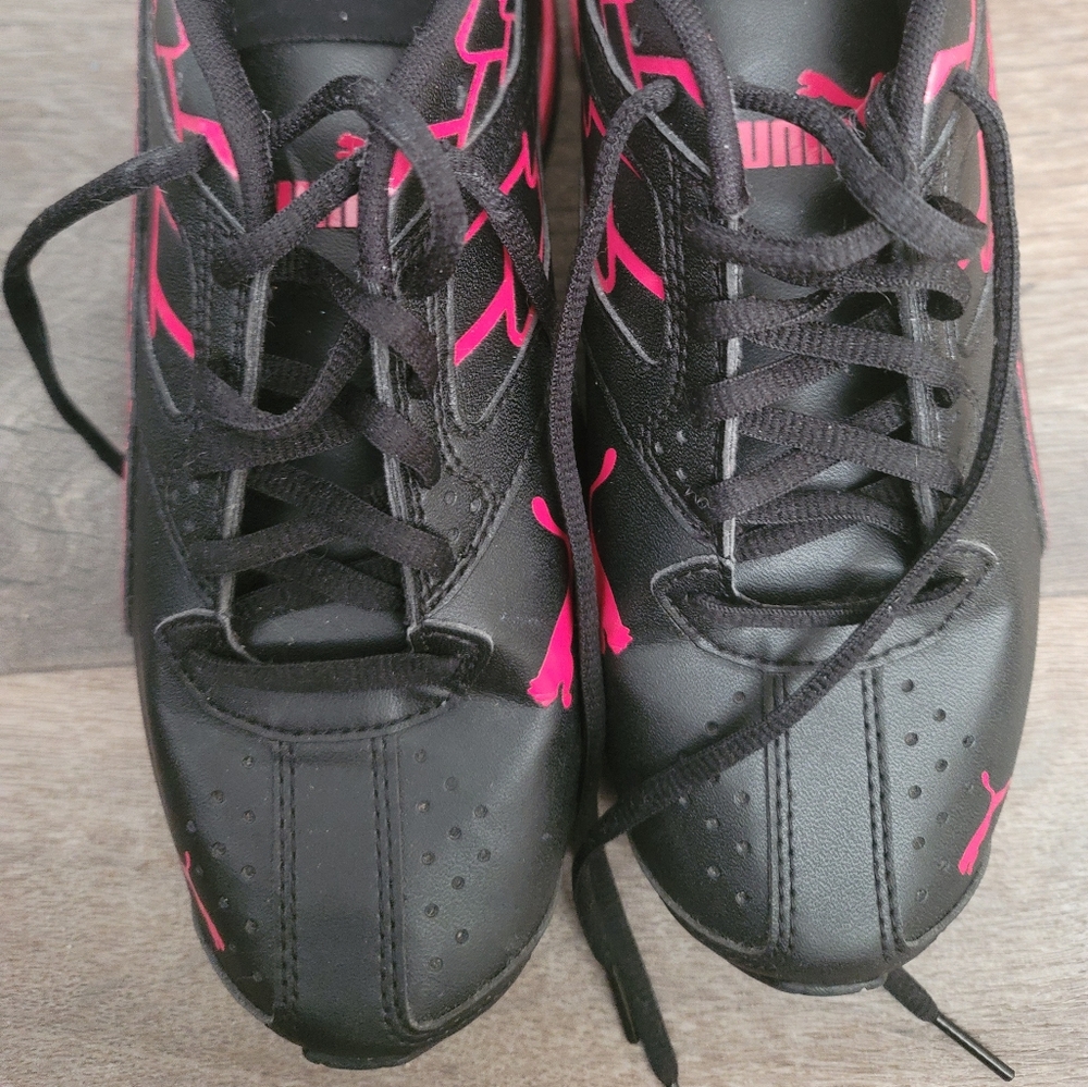 Womens Puma athletic shoes